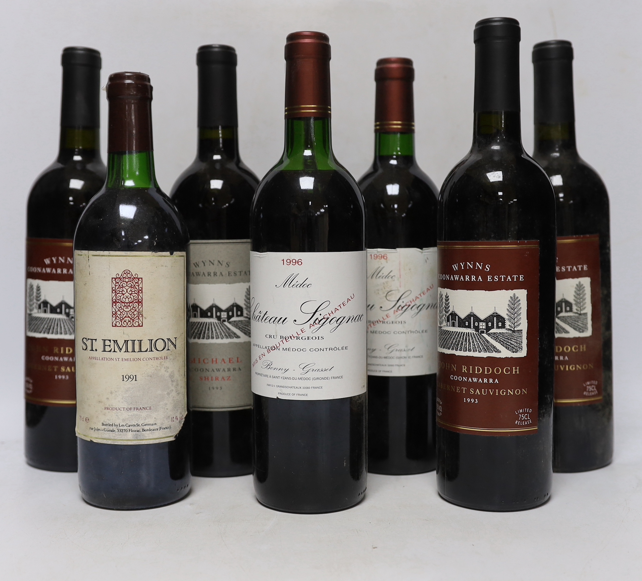 Eleven bottles of assorted wine to include Wynns Coonawarra Estate Cabernet Sauvignon and Shiraz 1993 (7) St Emilion 1991 (1) Chablis 1997 (1)